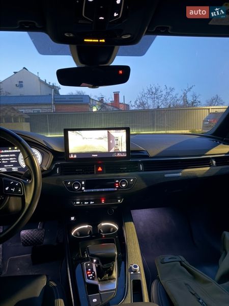 Седан Audi A4 2022 в Полтаві
