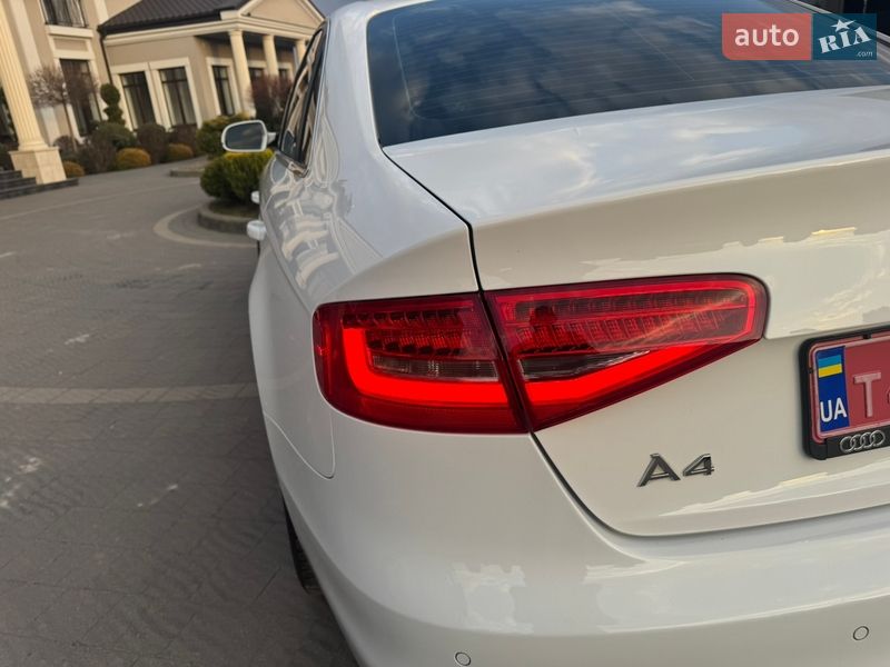 Седан Audi A4 2014 в Стрию