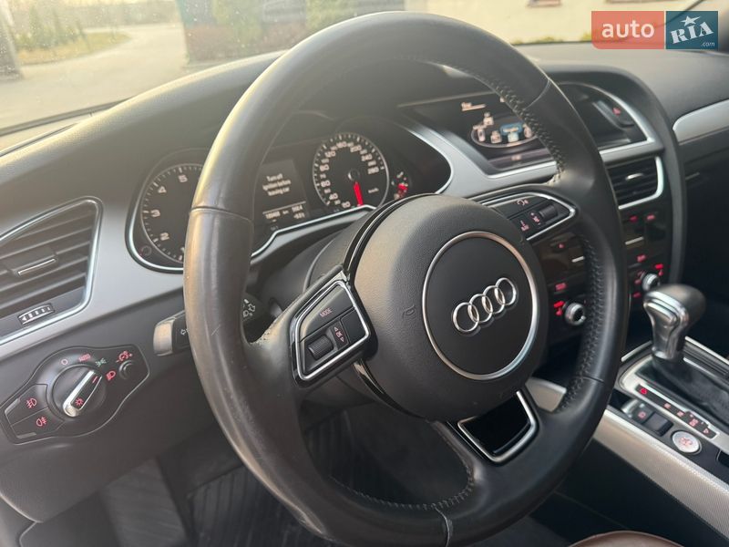 Седан Audi A4 2014 в Стрию
