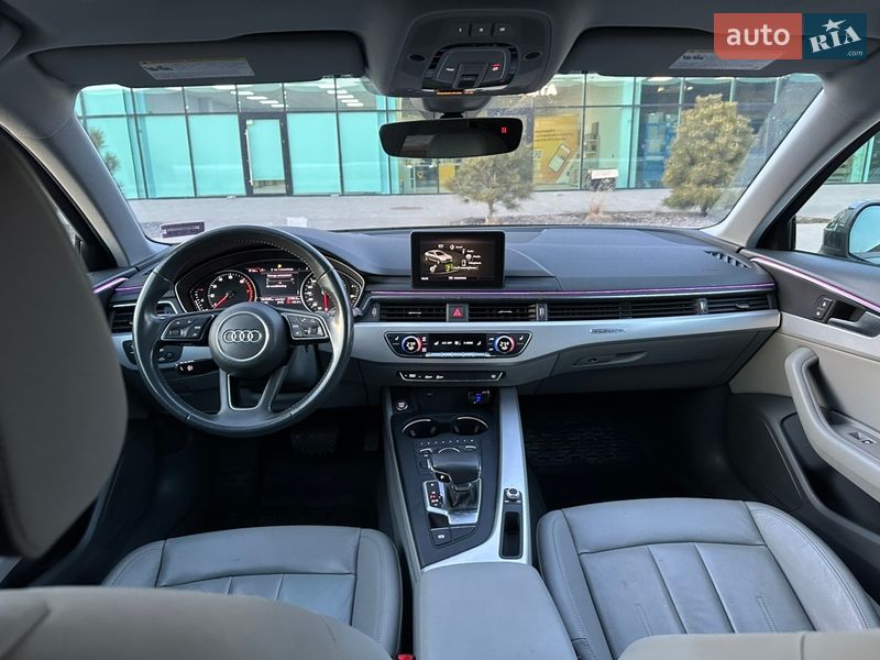 Седан Audi A4 2018 в Хмельницком