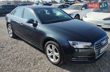 Седан Audi A4 2017 в Рівному