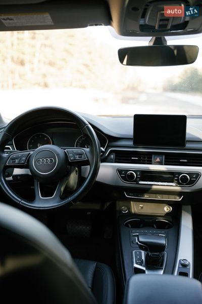 Седан Audi A4 2019 в Кременчуге