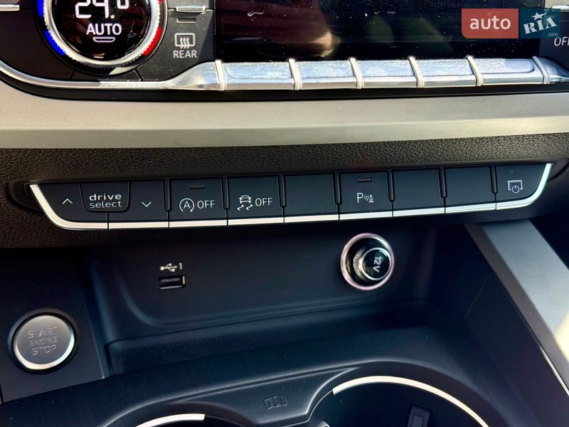 Седан Audi A4 2019 в Харкові