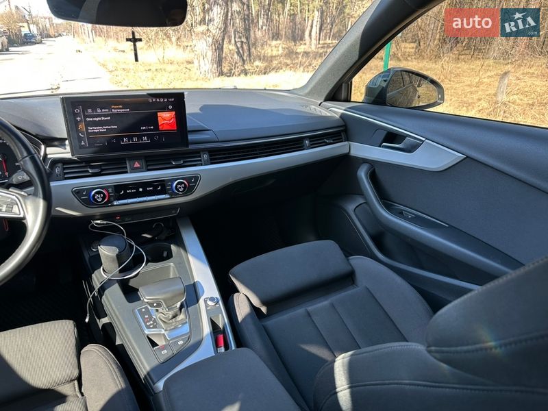 Универсал Audi A4 2020 в Киеве