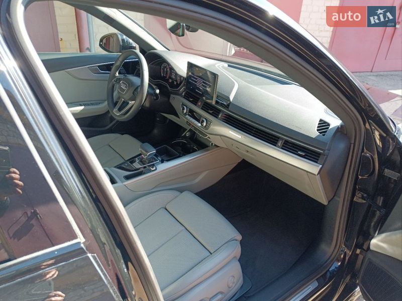 Седан Audi A4 2023 в Киеве