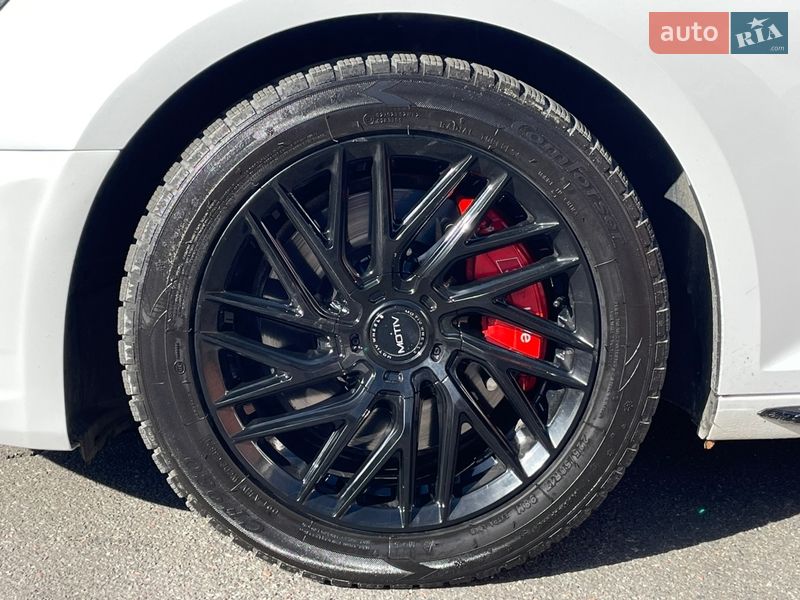 Седан Audi A4 2016 в Киеве