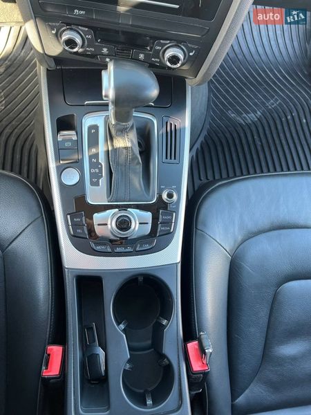 Седан Audi A4 2015 в Львове