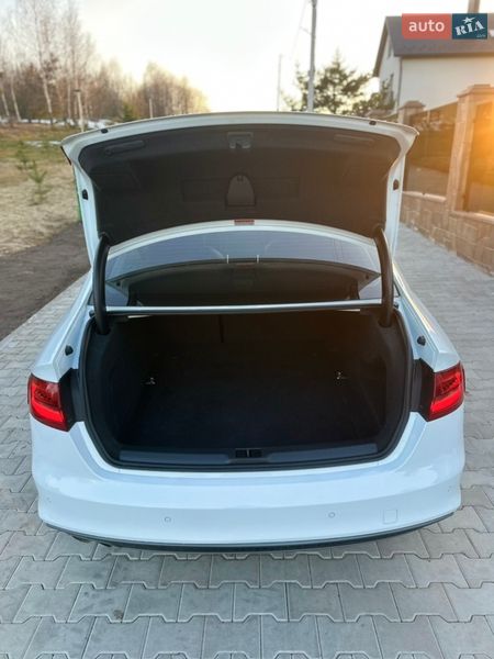 Седан Audi A4 2015 в Тернополе