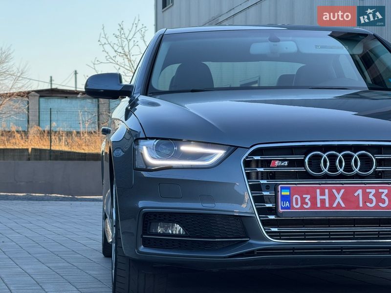 Седан Audi A4 2015 в Луцке