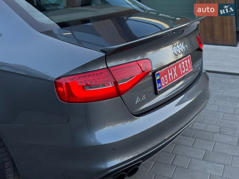Седан Audi A4 2015 в Луцке