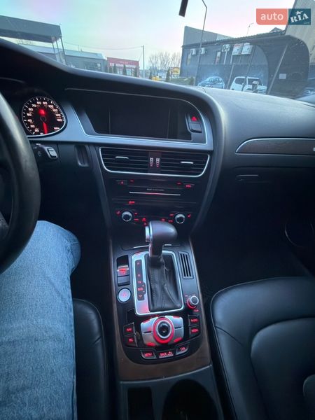 Седан Audi A4 2013 в Рогатині