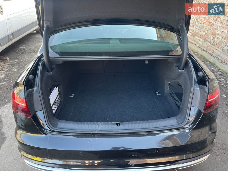 Седан Audi A4 2021 в Ровно
