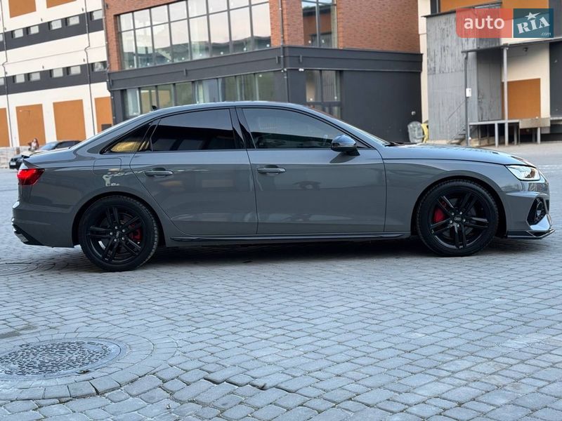 Седан Audi A4 2021 в Коломые