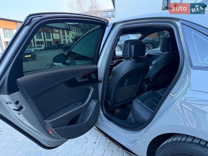 Седан Audi A4 2021 в Коломые