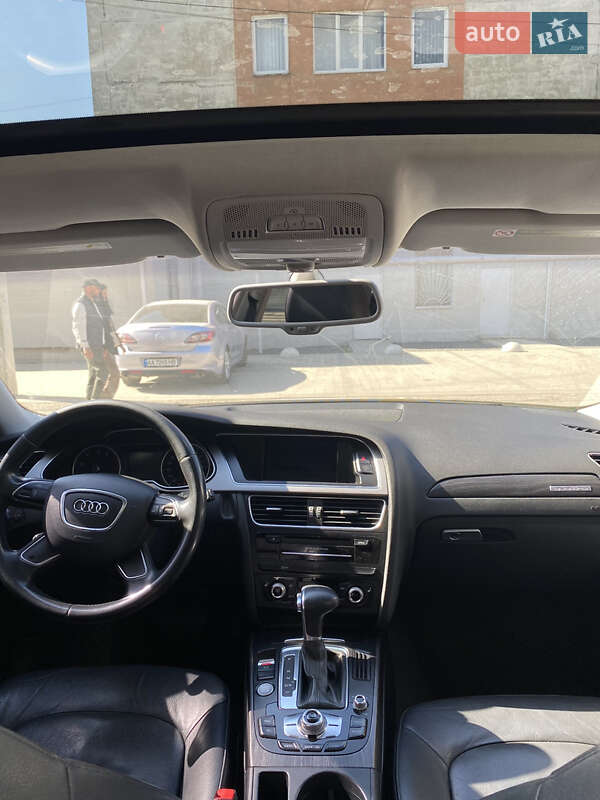 Седан Audi A4 2012 в Ужгороде