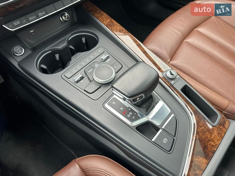 Седан Audi A4 2019 в Львові
