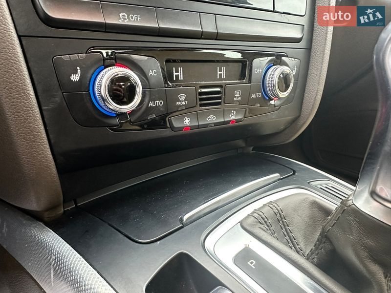 Седан Audi A4 2014 в Львові