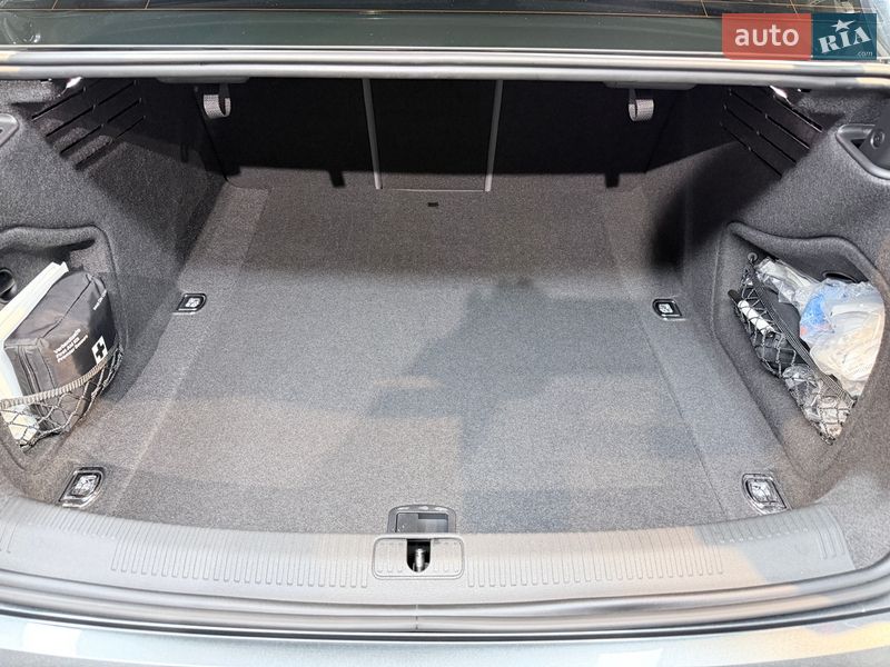 Седан Audi A4 2023 в Киеве