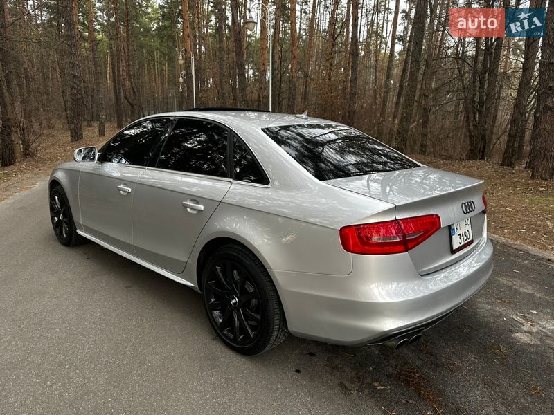 Седан Audi A4 2013 в Обухове