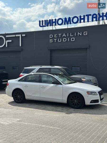 Седан Audi A4 2012 в Львове
