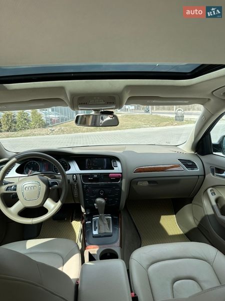 Седан Audi A4 2012 в Львове
