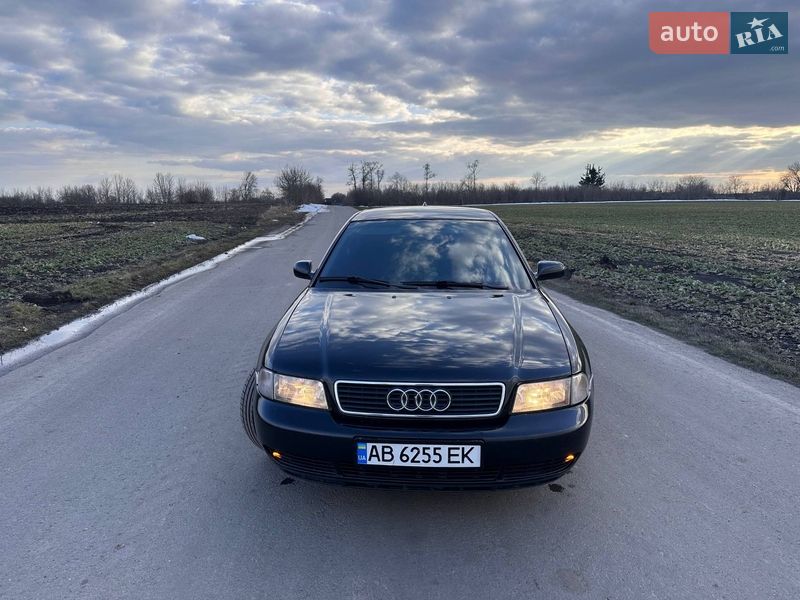 Седан Audi A4 1998 в Виннице