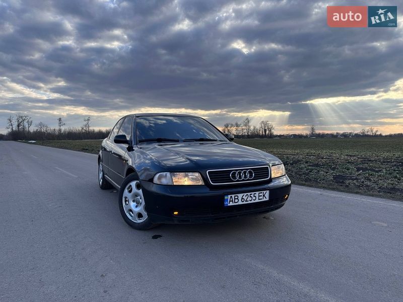 Седан Audi A4 1998 в Виннице