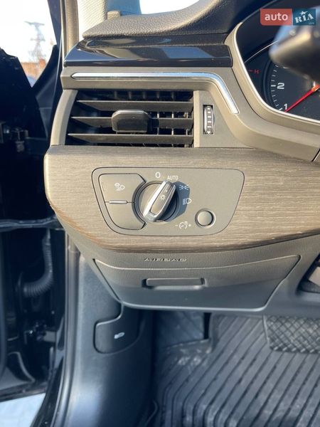 Седан Audi A4 2021 в Львове