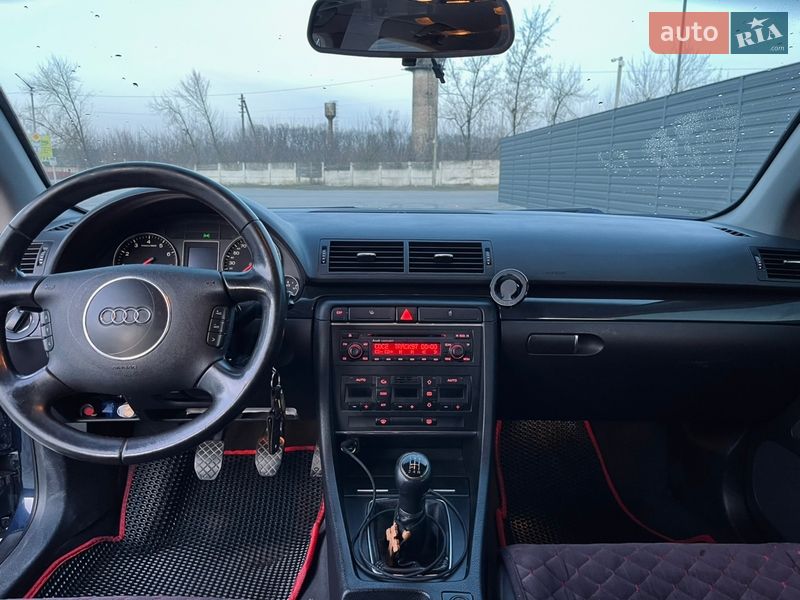 Седан Audi A4 2004 в Ракитном