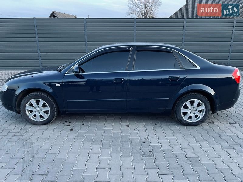 Седан Audi A4 2004 в Ракитном