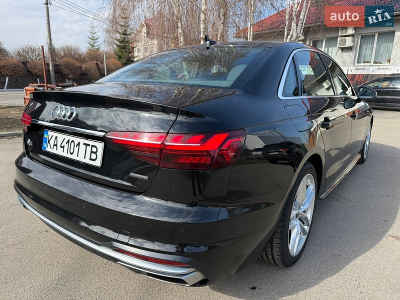 Седан Audi A4 2022 в Києві