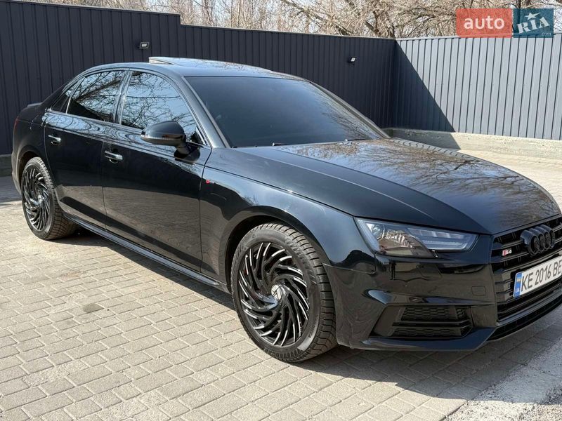 2017 Audi A4, VIN WAUANAF43JA111785:plate — фото 1 (autoria)