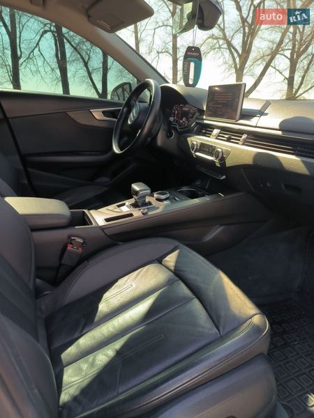 Седан Audi A4 2016 в Ромнах