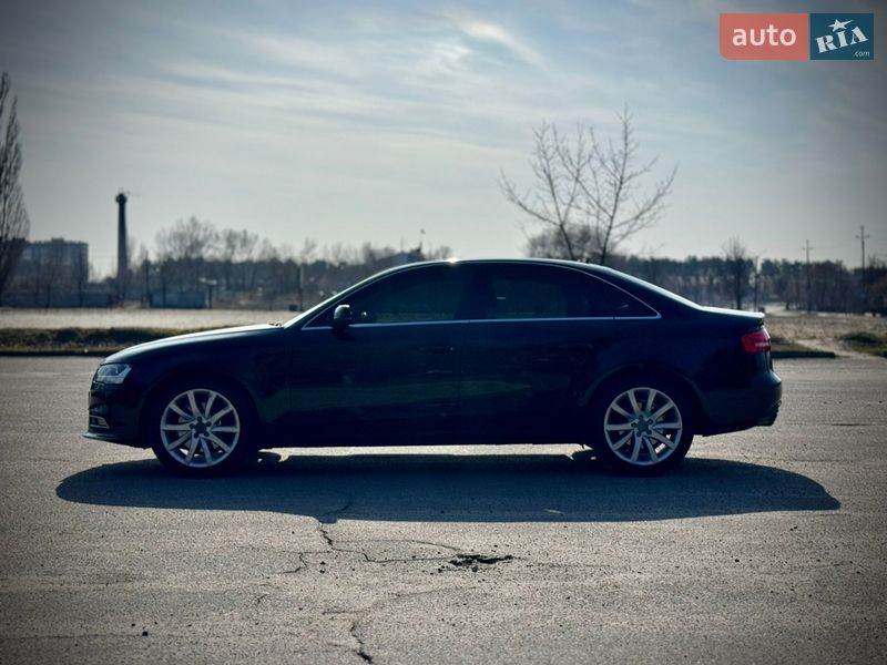 Седан Audi A4 2014 в Горишних Плавнях