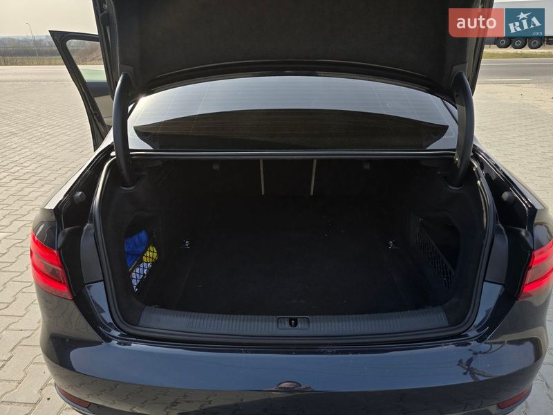 Седан Audi A4 2016 в Львове