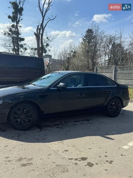 Седан Audi A4 2011 в Львове