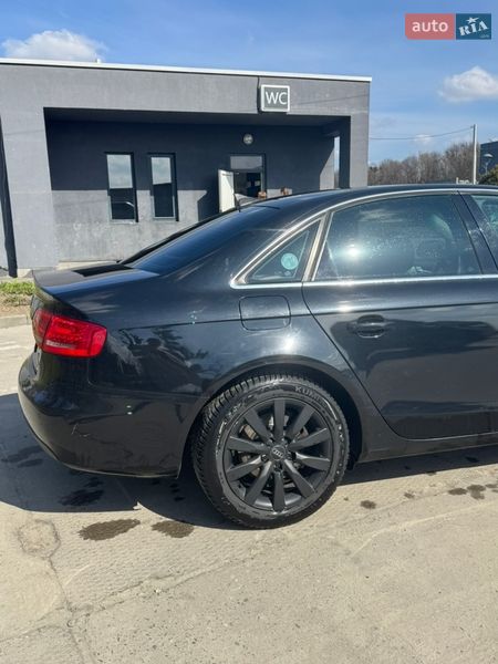 Седан Audi A4 2011 в Львове