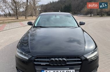 Седан Audi A4 2012 в Каневі