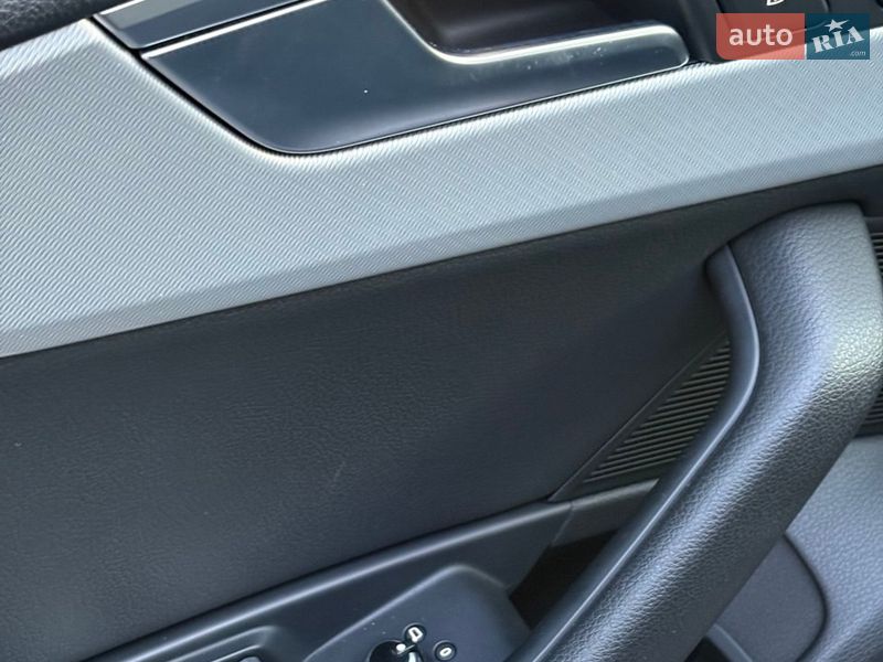 Седан Audi A4 2016 в Ромнах