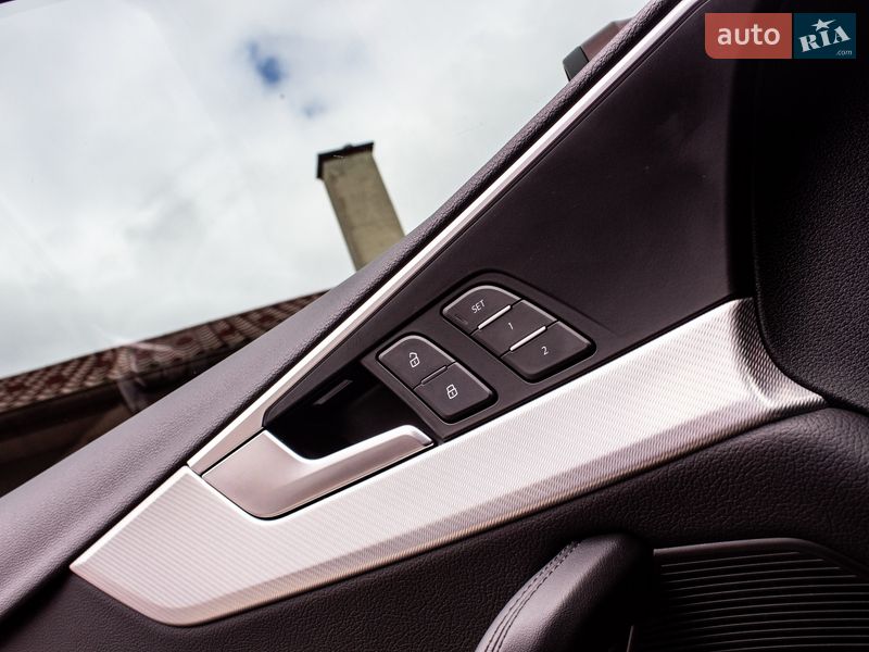 Седан Audi A4 2019 в Львові