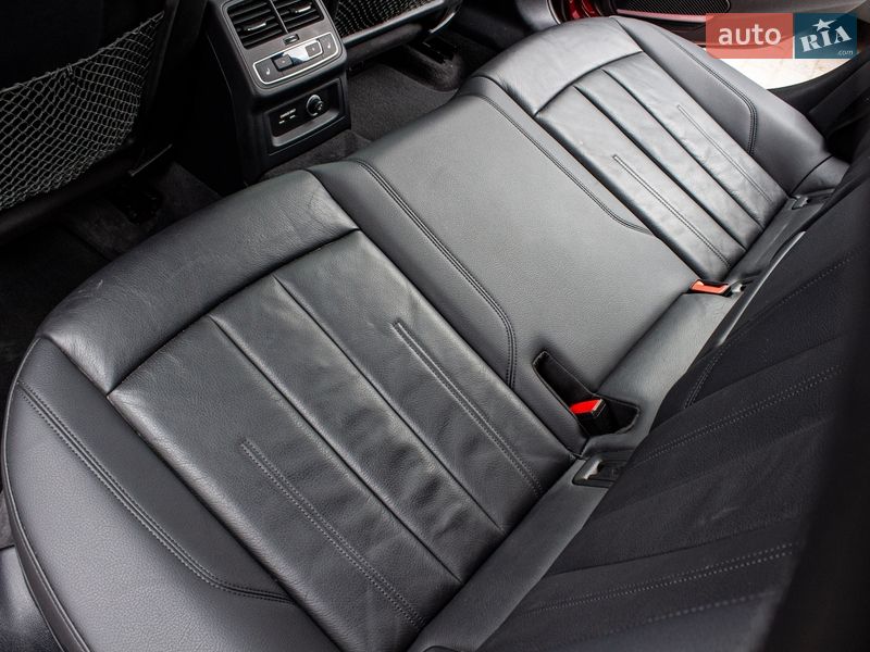 Седан Audi A4 2019 в Львові