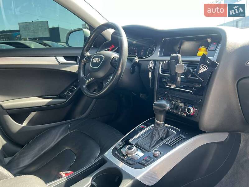 Седан Audi A4 2014 в Львове