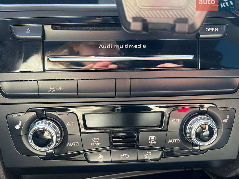 Седан Audi A4 2014 в Львове