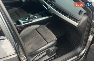 Седан Audi A4 2018 в Обухове