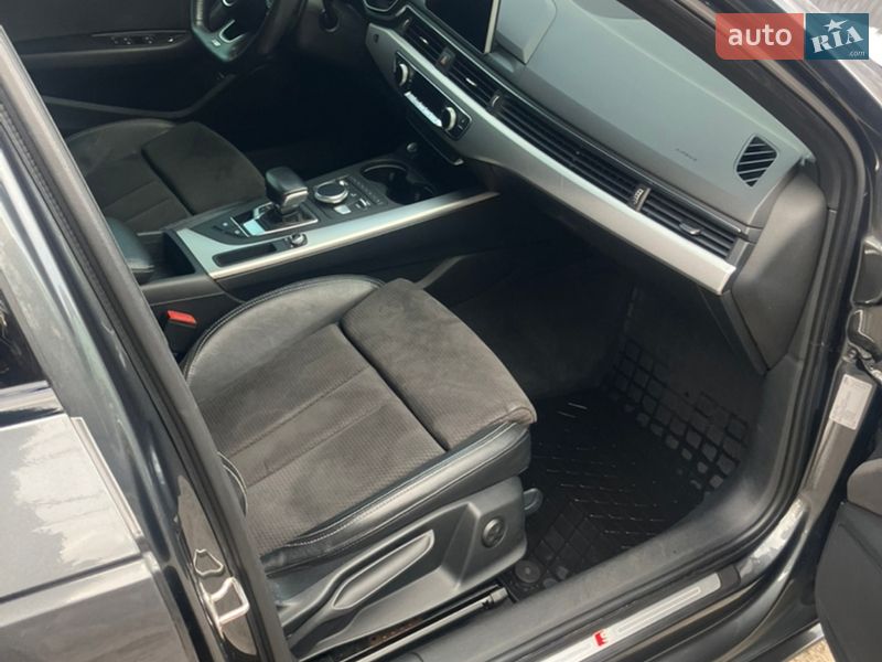 Седан Audi A4 2018 в Обухове