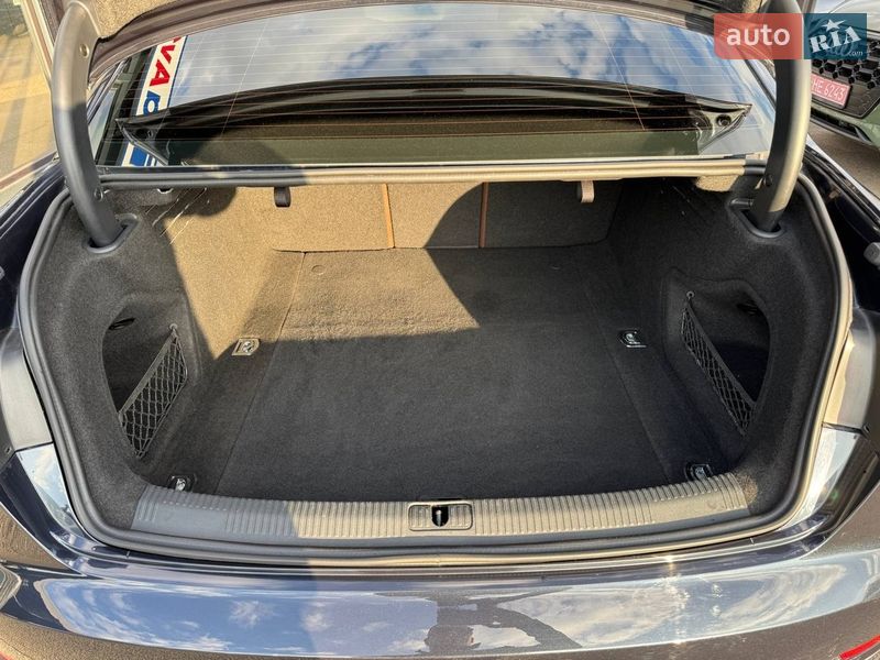 Седан Audi A4 2016 в Киеве