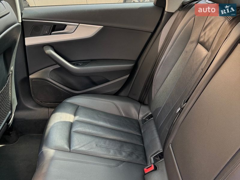 Седан Audi A4 2017 в Киеве