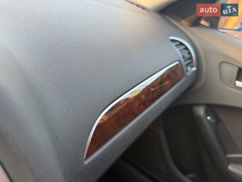 Седан Audi A4 2012 в Києві
