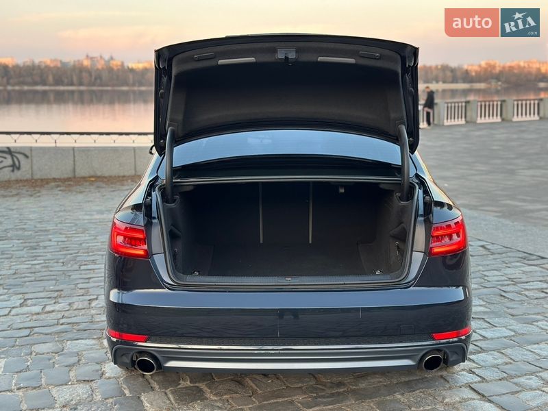 Седан Audi A4 2018 в Киеве