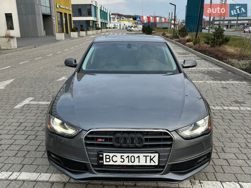 Седан Audi A4 2013 в Львове